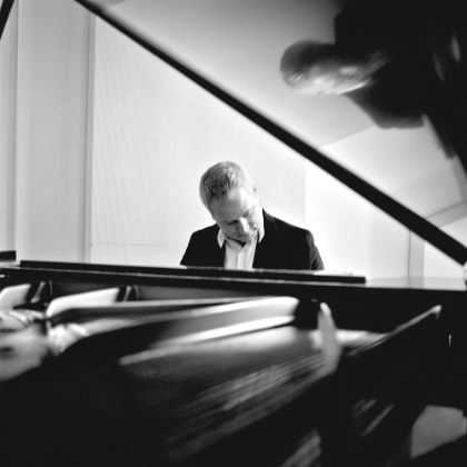 https://www.steinway.com/news/features/jeremy-denk