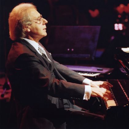 https://www.steinway.com/news/features/lalo-schifrin