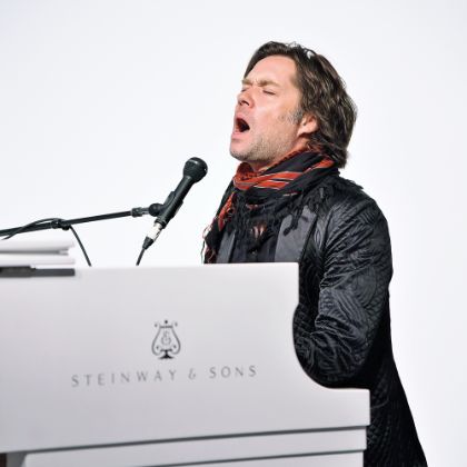 https://www.steinway.com/news/features/the-throwback-rufus-wainwright