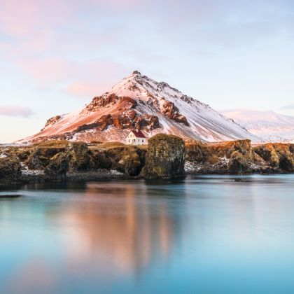 https://www.steinway.com/news/features/songs-in-reykjavik