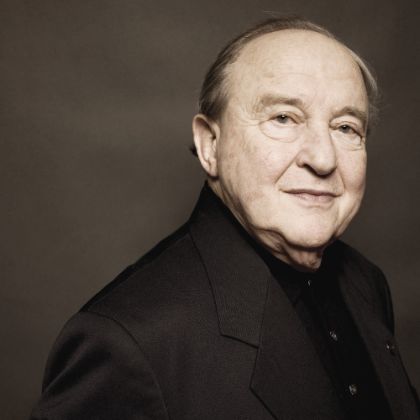 https://www.steinway.com/news/features/table-for-one